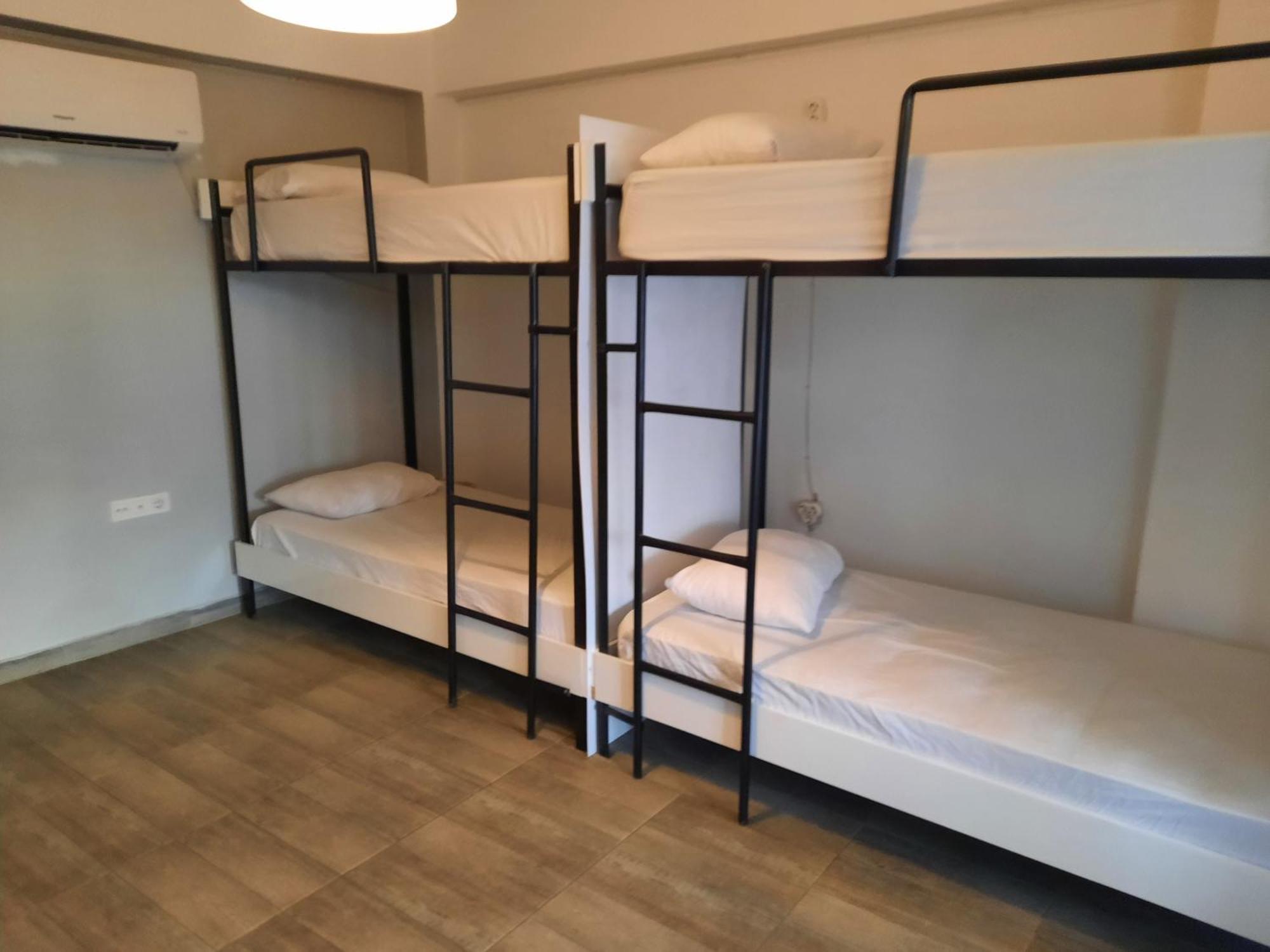 Kuyu Beergarden Hostel Antalya Værelse billede