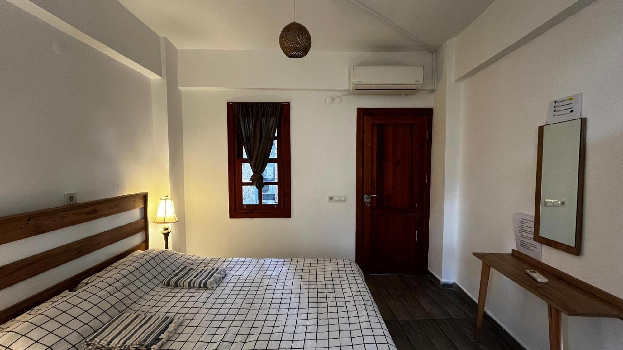 Kuyu Beergarden Hostel Antalya Eksteriør billede