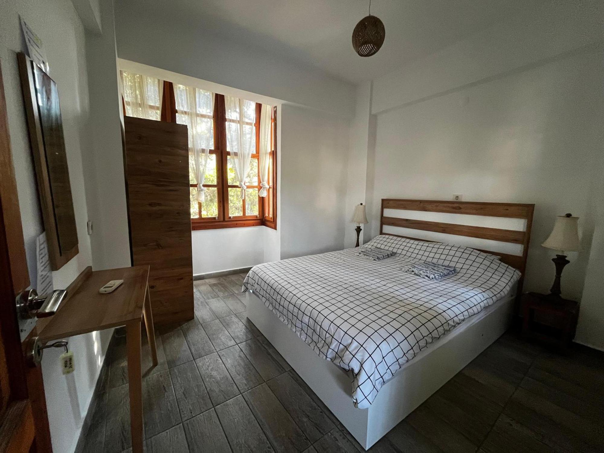 Kuyu Beergarden Hostel Antalya Eksteriør billede