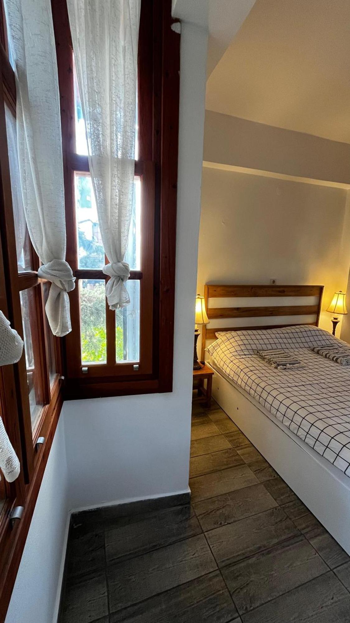 Kuyu Beergarden Hostel Antalya Eksteriør billede