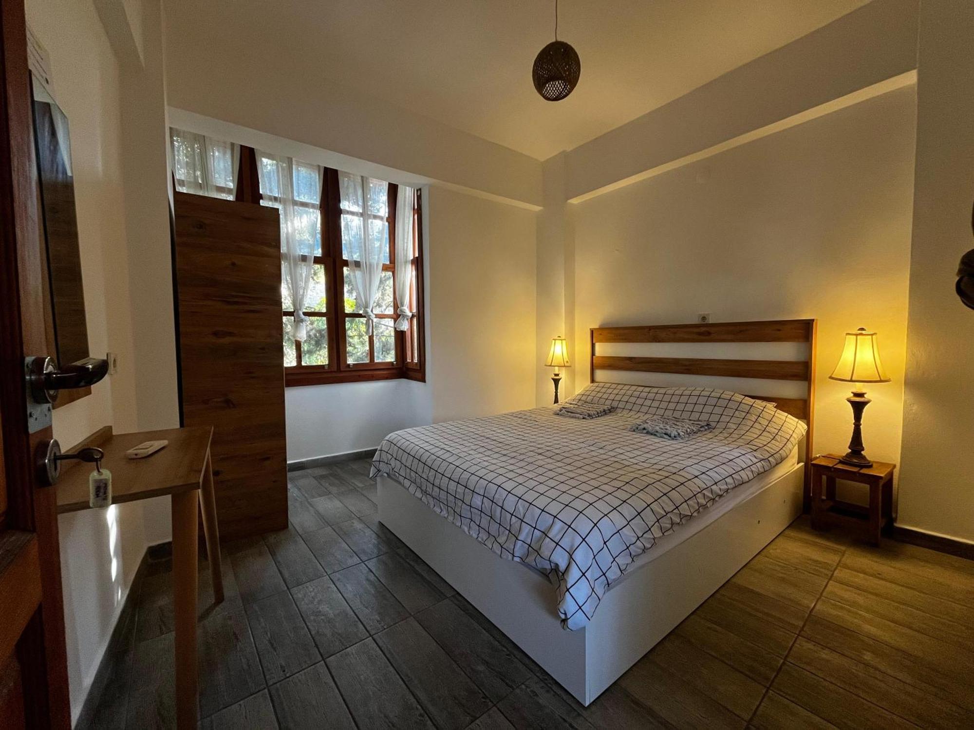 Kuyu Beergarden Hostel Antalya Eksteriør billede