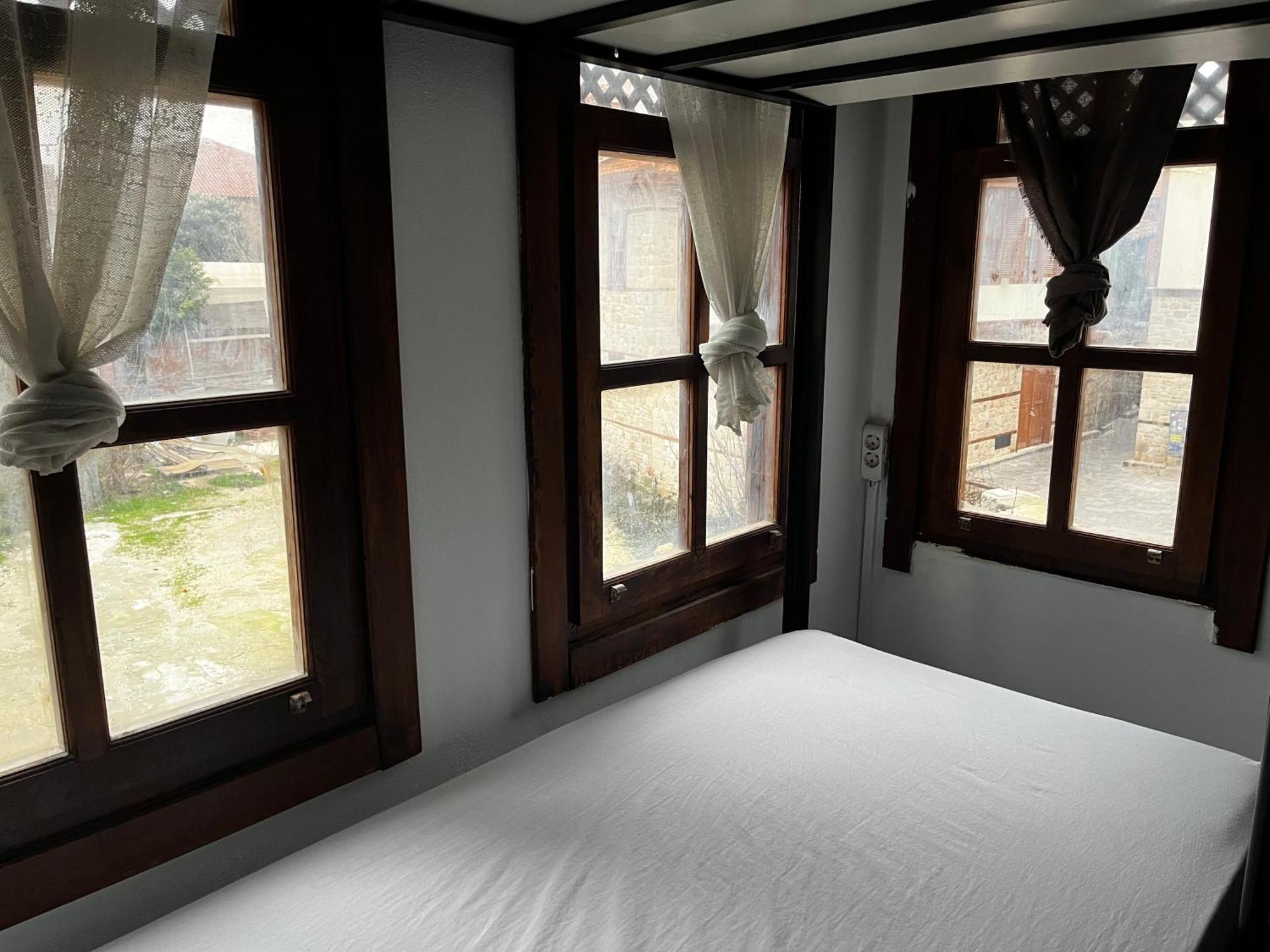 Kuyu Beergarden Hostel Antalya Eksteriør billede