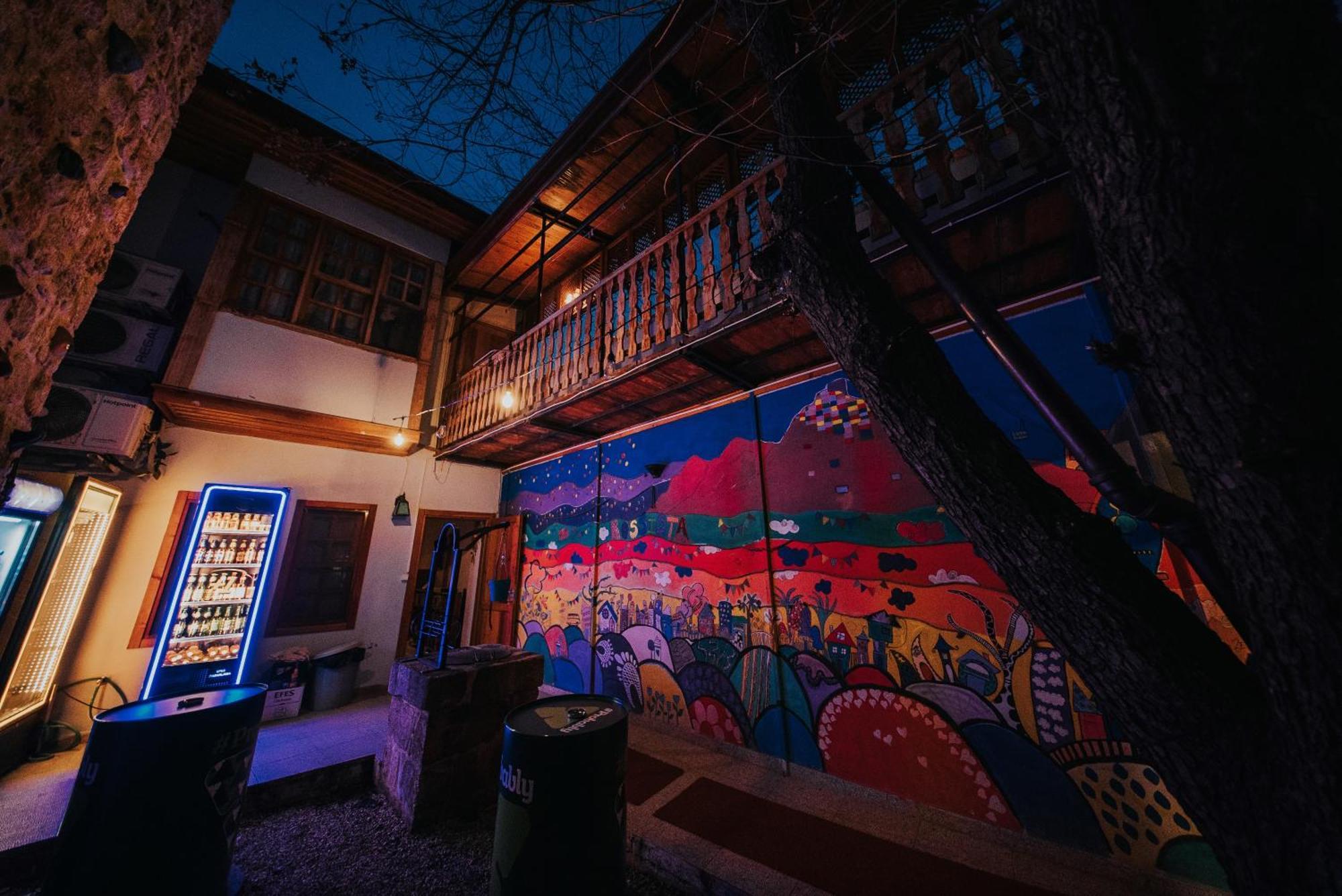 Kuyu Beergarden Hostel Antalya Eksteriør billede